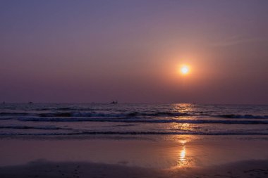 Günbatımı Arabmol sahilde, Kuzey Goa, Hindistan