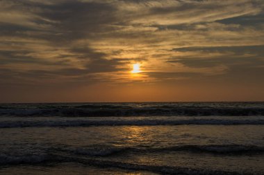 Şaşırtıcı günbatımı Arambol Beach, Kuzey Goa, Hindistan