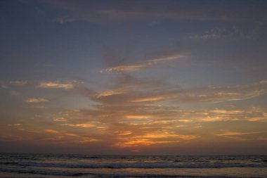 Şaşırtıcı günbatımı Arambol Beach, Kuzey Goa, Hindistan