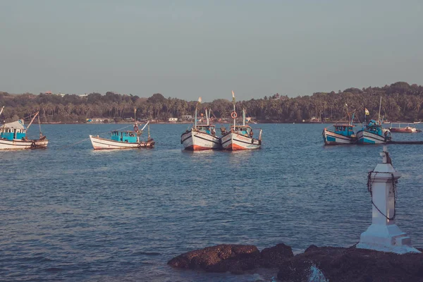 Chapora, Goa, Indie – 3. března 2017: Rybářské lodě na Chapora po — Stock fotografie