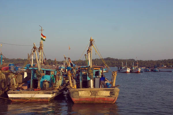 CHAPORA, GOA, INDIA - 3 DE MARZO DE 2017: Barcos de pesca en Chapora po — Foto de Stock