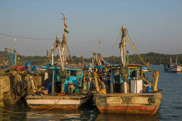 CHAPORA, GOA, INDIA - 3 DE MARZO DE 2017: Barcos de pesca en Chapora po — Foto de Stock