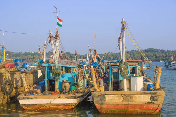 Chapora, Goa, Indie – 3. března 2017: Rybářské lodě na Chapora po — Stock fotografie