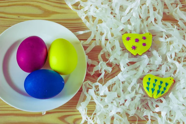 Easter homemade gingerbread cookies decorated with sugar icing — Stock Photo, Image