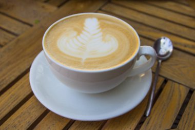 Güzel sütlü kahve fincan sanat