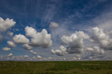 Bozkır Bahar, Kazakistan. Şaşırtıcı bulutlar ve gökyüzü