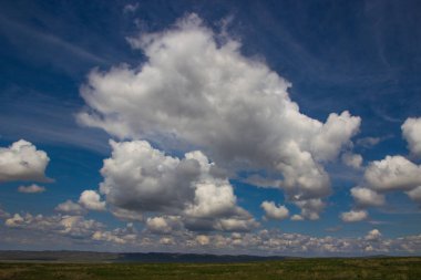 Bozkır Bahar, Kazakistan. Şaşırtıcı bulutlar ve gökyüzü