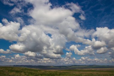 Bozkır Bahar, Kazakistan. Şaşırtıcı bulutlar ve gökyüzü