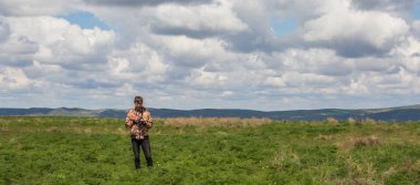 Bahar bozkır, Kazakistan, güzel gökyüzü seviyesindeki