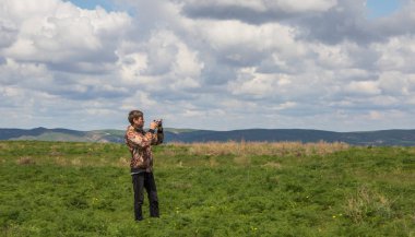 Bahar bozkır, Kazakistan, güzel gökyüzü seviyesindeki