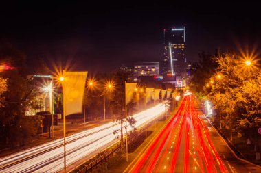 Almatı, Kazakistan - 6 Mayıs: Almatı şehir gece görünümü, Al-Farabi av