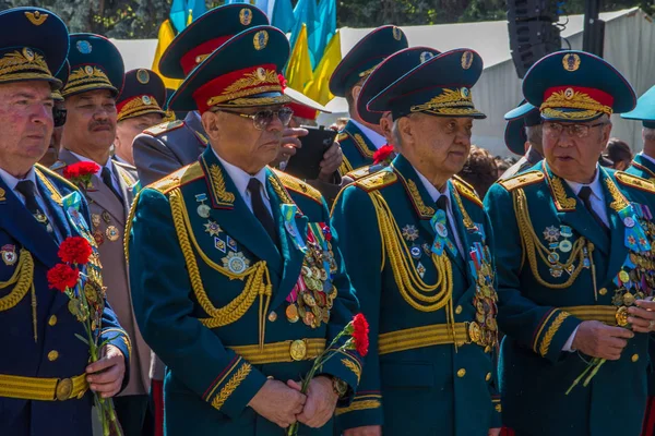 Almatı, Kazakistan - 9 Mayıs: Zafer Bayramı kutlama (zafer 