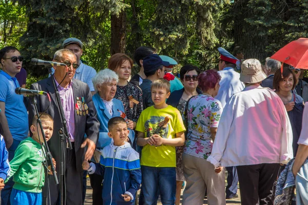 Almatı, Kazakistan - 9 Mayıs: Zafer Bayramı kutlama (zafer 