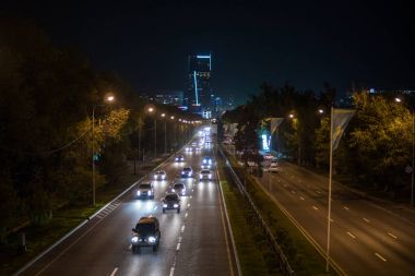 Almatı, Kazakistan - 6 Mayıs: Almatı şehir gece görünümü, Al-Farabi av