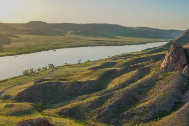 Kazakistan Ili nehir manzarası. Güzel bozkır manzara