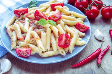 Domates ve biber biber ile makarna penne 