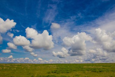 Bozkır Bahar, Kazakistan. Şaşırtıcı bulutlar ve gökyüzü