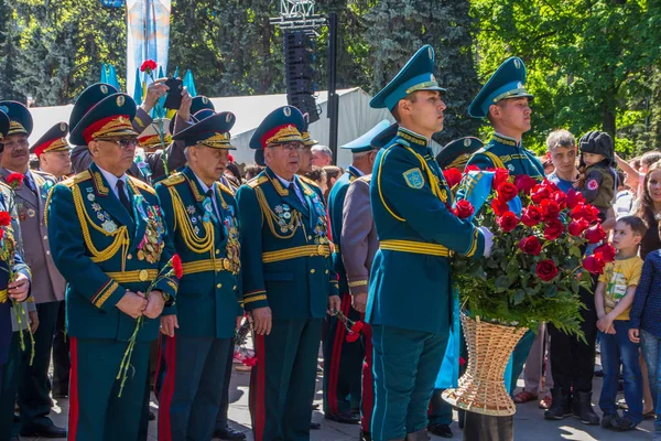 Almatı, Kazakistan - 9 Mayıs: Zafer Bayramı kutlama (zafer 