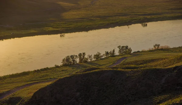 Řeka ili, Kazachstán. Stepní krajina na jaře — Stock fotografie