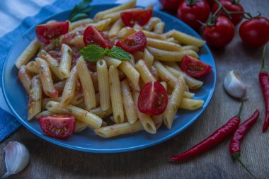 Domates ve biber biber ile makarna penne 