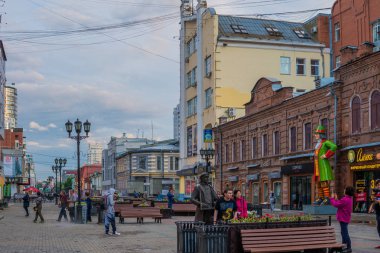 Yekaterinburg, Rusya Federasyonu - 1 Temmuz, 2017: Weiner Street Yekaterinburg tarihi merkezinde. Vaynera street - yerel Arbat