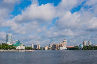 Yekaterinburg, Rusya - 3 Temmuz 2017: Yekaterinburg Merkezi şehirde yaz saati.