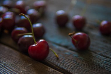 Kiraz. Taze tatlı büyük kiraz. Kırmızı organik kiraz