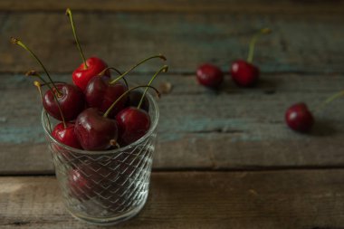 Kiraz. Taze tatlı büyük kiraz. Kırmızı organik kiraz