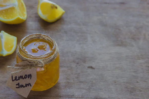 Hemgjord citron sylt i glasburk. Ekologisk färsk gul sylt — Stockfoto