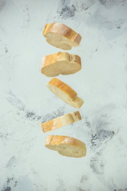 Uçan baget. Dilimlenmiş ekmek. Havaya yükselme kavramı