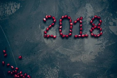Yeni yıl 2018 metin nar taneleri görünümü top
