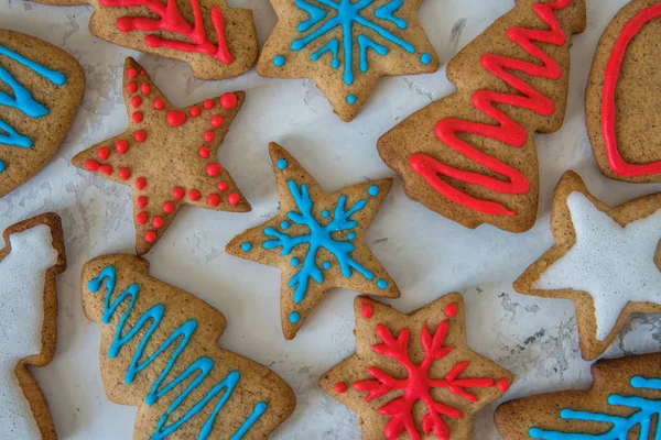 Biscoitos de Natal em um fundo branco vista superior — Fotografia de Stock