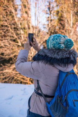 Kadın 50 yaşında alarak fotoğraf kış, Alma dağlarında