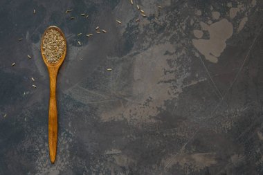 umin tohumlar bir tahta kaşık, kopya alanı üzerinde