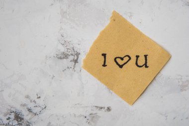 Not metin ile beyaz bir arka plan üzerinde ben seni