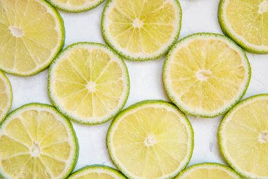 Kireç dilimleri satırlar halinde açık renkli Üstten Görünüm