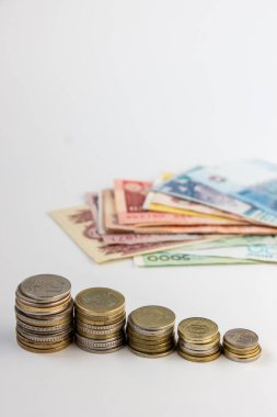 Para sikke ve banknot birden fazla ülkeden