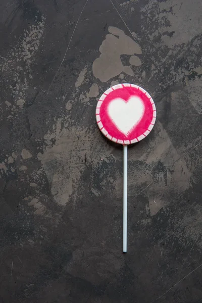 Lollipop pink dengan tampilan atas hati putih — Stok Foto