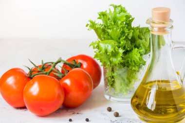 Zeytinyağı, Yeşil Salata marul ve taze domates