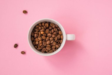 Kahve çekirdekleri bir pembe artalanları tarih alanı Kopyala