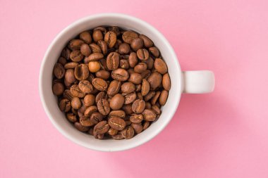 Kahve çekirdekleri bir pembe artalanları tarih alanı Kopyala