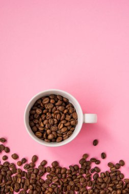 Kahve çekirdekleri bir pembe artalanları tarih alanı Kopyala