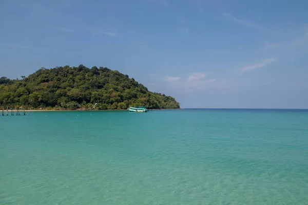 Море и пляж Paradise Bang-Bao Bay на острове Кох Куд, Таиланд — стоковое фото