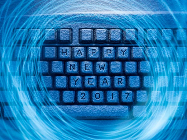 Клавиатура с надписью С Новым Годом 2017, освещенная синим светом — стоковое фото