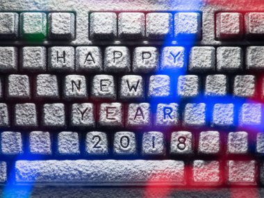 bilgisayar klavye başlıkla yeni yıl 2018 tarafından renkli ışıkları yaktı mutlu kar ile kaplı