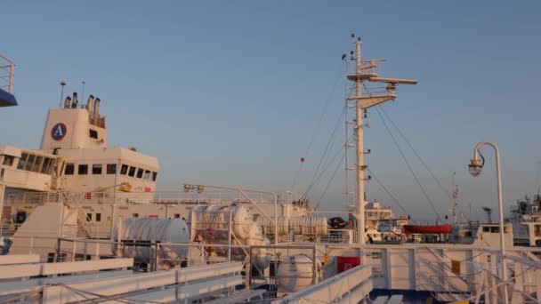 Port Kavkaz Rusland Juni 2017 Ferry Boot Dragende Mensen Auto — Stockvideo