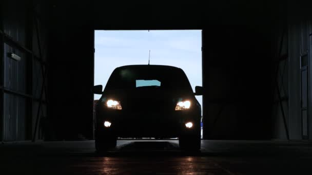 Autó Sziluettjét Fényszóró Kikapcsolása Autó Lámpákat Koncepció Közlekedési Ágazat — Stock videók