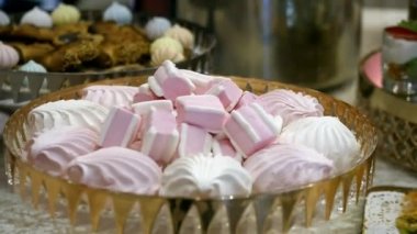 Pembe Beyaz hatmi güzel bir fincan. kutlama Furshet tablo lezzetleri