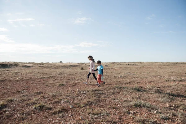 Two Little Children Orphan Migrant Refugees Boy Girl Walking Holding — Stock Photo, Image