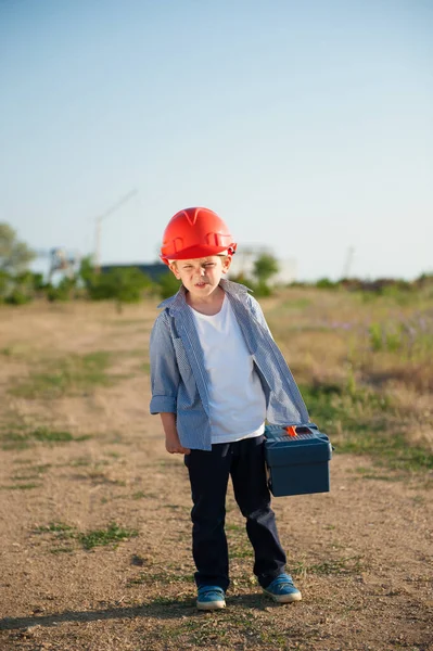 Boze Kleine Arbeider Kind Helm Gereedschapskist Buurt Van Fabriek Industriële — Stockfoto